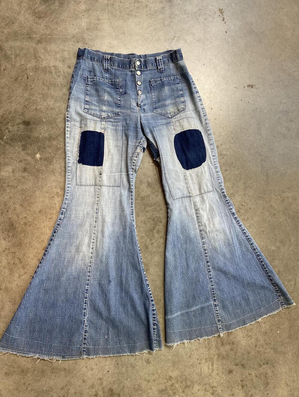 W30 Vintage 70s Bellbottoms denim distressed patch hippie